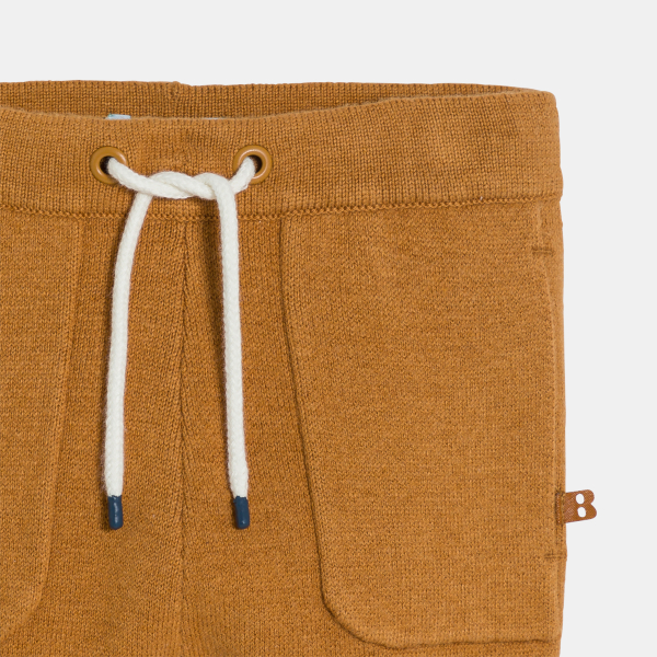 بنطلون محبوك بالدرز، ناعم باللون البني للأولاد الصغار